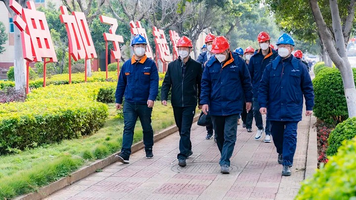 开远市委副书记、市长解凌云到解化化工分公司开展新春调研慰问