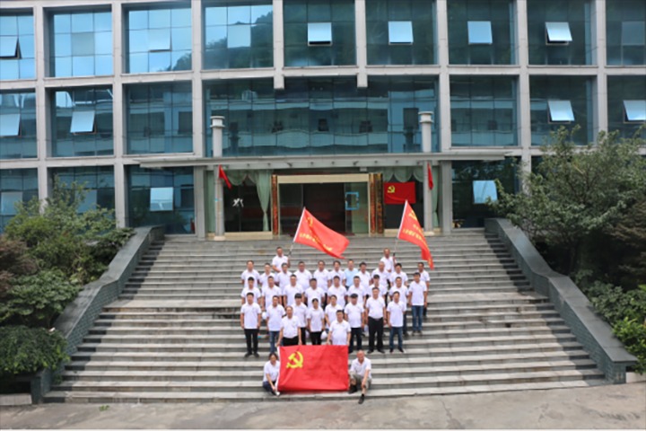 【兴发娱乐·(中国游)最新官方网站简讯】天井煤矿开展七一主题党日活动|曲煤焦化公司、解化化工分公司开展主题教育工作推进会