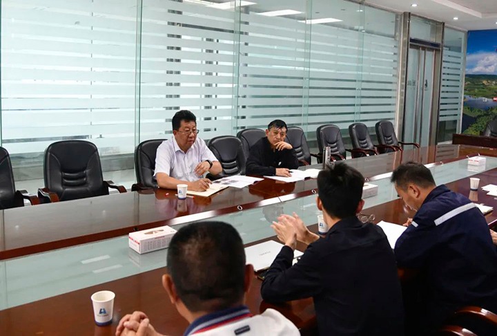 【主题教育】兴发娱乐·(中国游)最新官方网站（煤化）集团专职外部董事寸延峰一行到先锋化工开展主题教育调研
