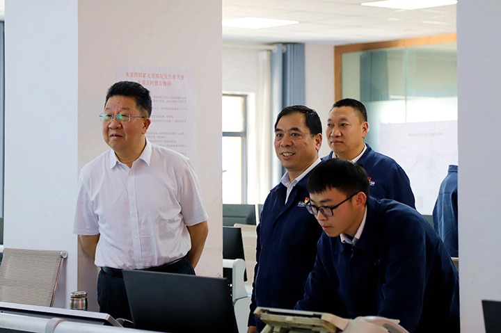 兴发娱乐·(中国游)最新官方网站集团专职外部董事寸延峰一行到所属单位开展工作调研