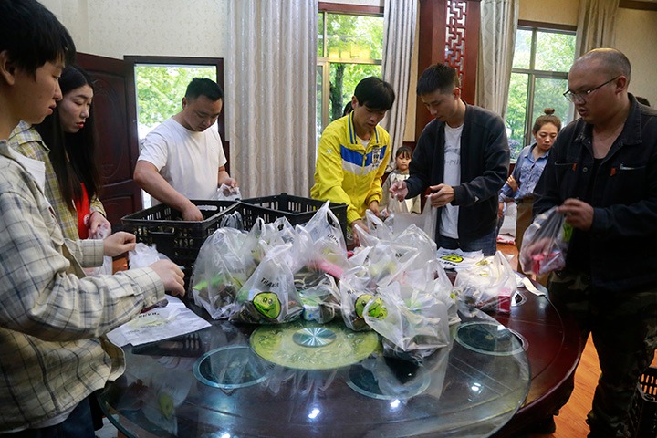 威信煤炭公司开展“送温暖、嘱安全”活动