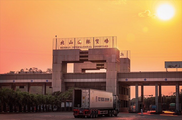 创新通关模式 提升通关时效，口岸经济持续发力