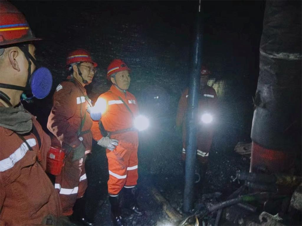 国家矿山安全监察局云南局党组成员、总工程师陈涌泉到云南东源罗平东城煤矿有限公司检查指导工作